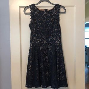 Juniors sleeveless lace dress